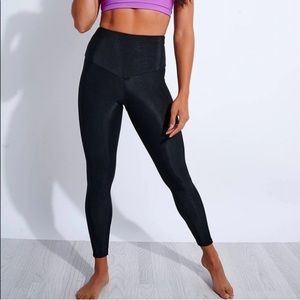 Onzie Ribbed High Waisted Ribbed Sweetheart Leggings Black Size S/M Textured